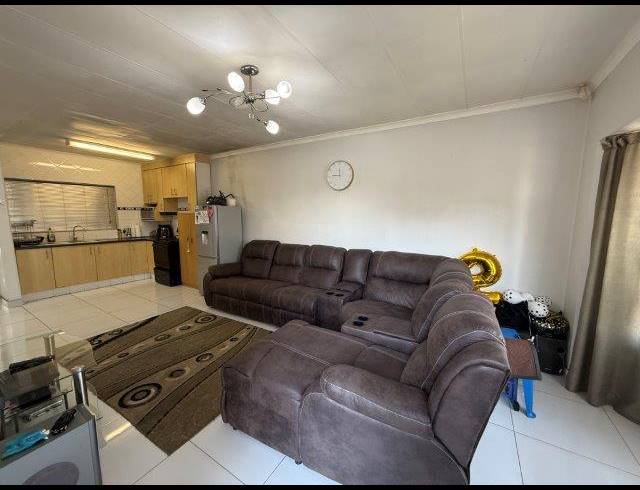2 BEDROOM TOWNHOUSE FOR SALE IN MALVERN